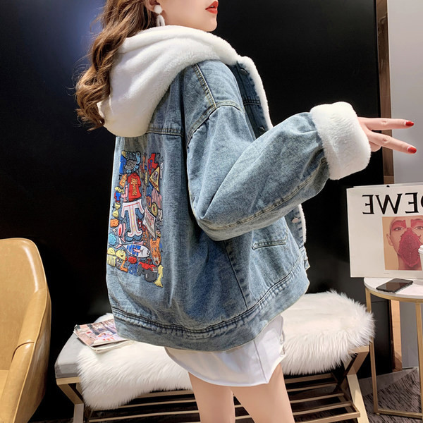 Női farmerdzseki hátul és lefelé rátéttel