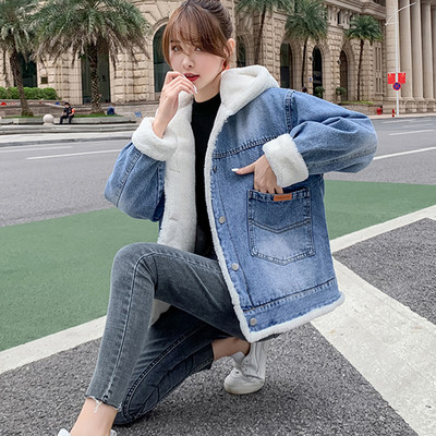 Jachetă de damă din denim cu căptușeală din puf și nasturi