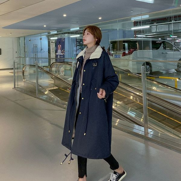 Modern női hosszú kabát meleg béléssel és derékkötővel