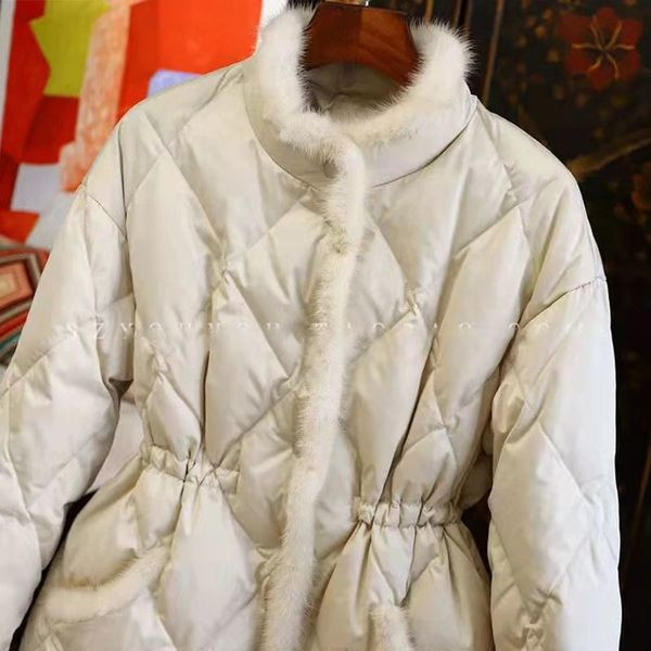 Női téli kabát pehely és gombokkal