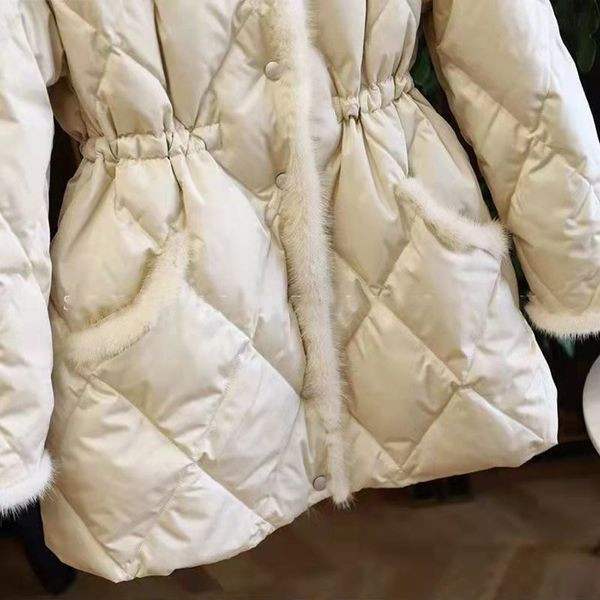 Női téli kabát pehely és gombokkal