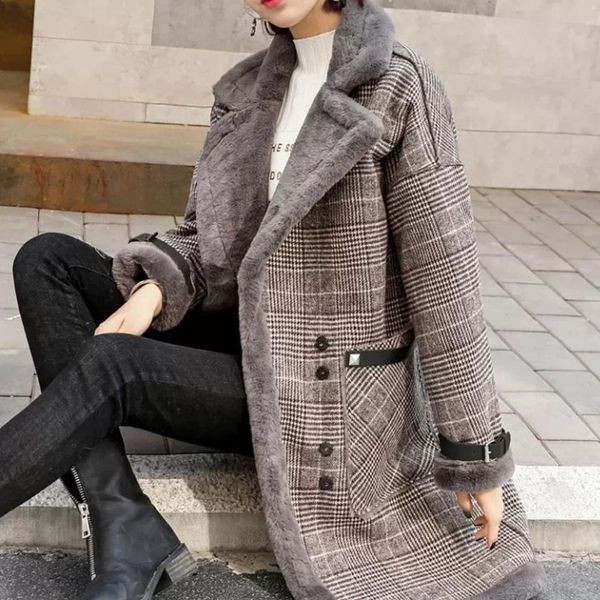 Palton de damă în carouri cu buzunare