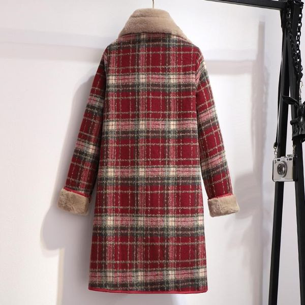 Női kockás pehelykabát zsebekkel