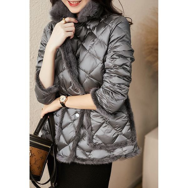 Alkalmi női téli kabát pehelygombbal