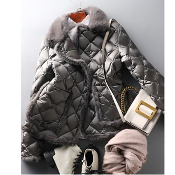 Alkalmi női téli kabát pehelygombbal