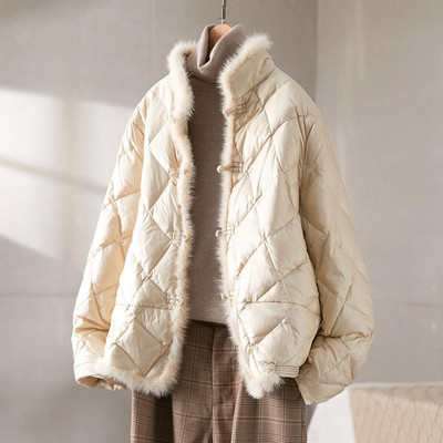 Női alkalmi kabát magas gallérral és gombokkal