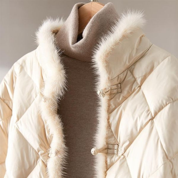 Női alkalmi kabát magas gallérral és gombokkal