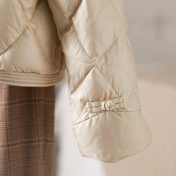 Női alkalmi kabát magas gallérral és gombokkal