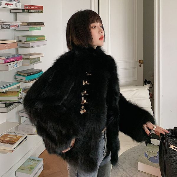 Modern női pehelykabát bézs és fekete gombokkal