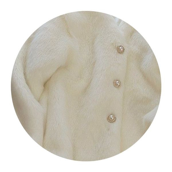 Elegáns pehelykabát gyöngyház gombokkal