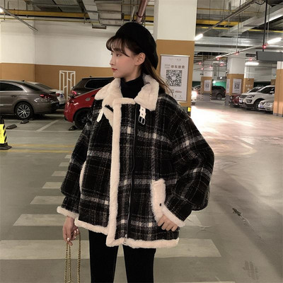 Palton de damă în carouri cu căptușeală din puf