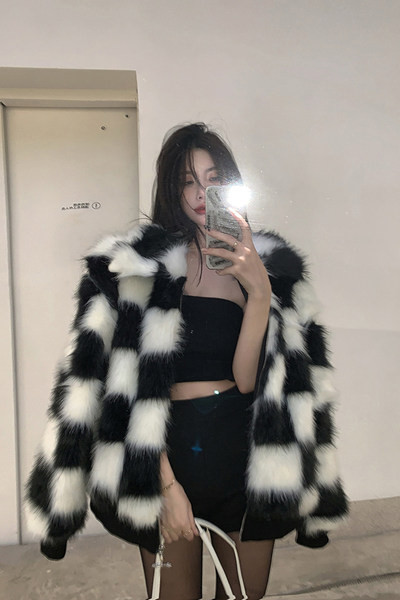 Rövid női kabát - széles modell