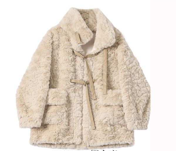 Női pehelykabát nyakkendővel és zsebekkel