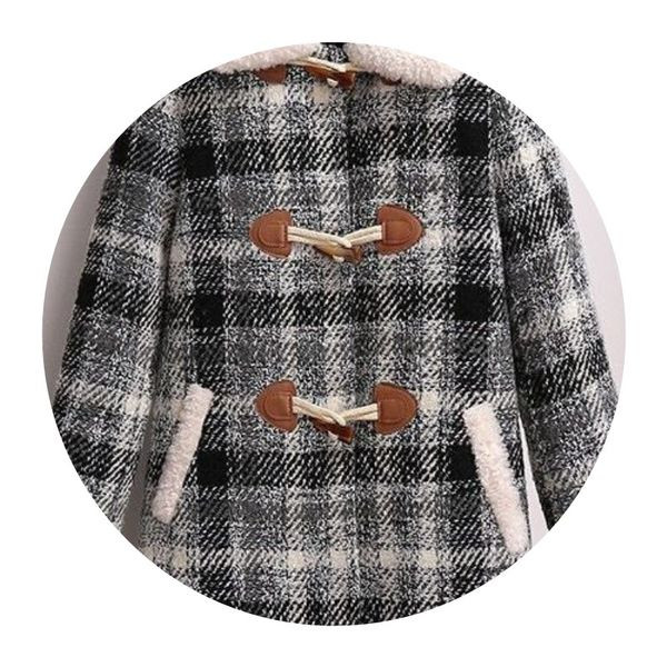 Kockás női kabát gombokkal, meleg béléssel