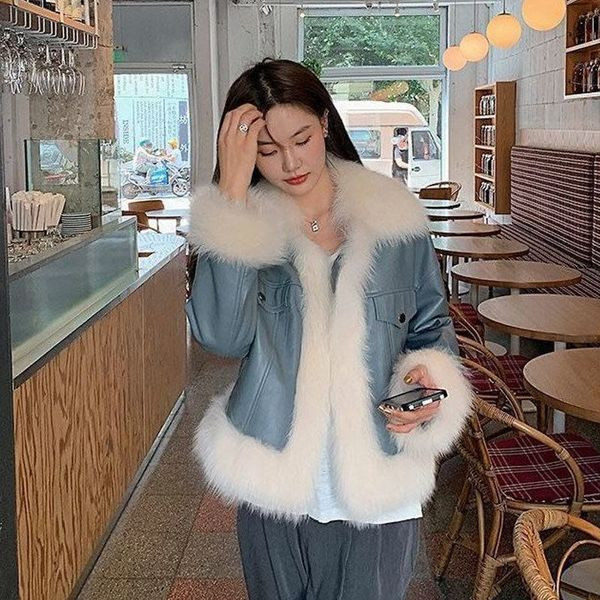 Öko bőrből készült női kabát pehely és zsebekkel