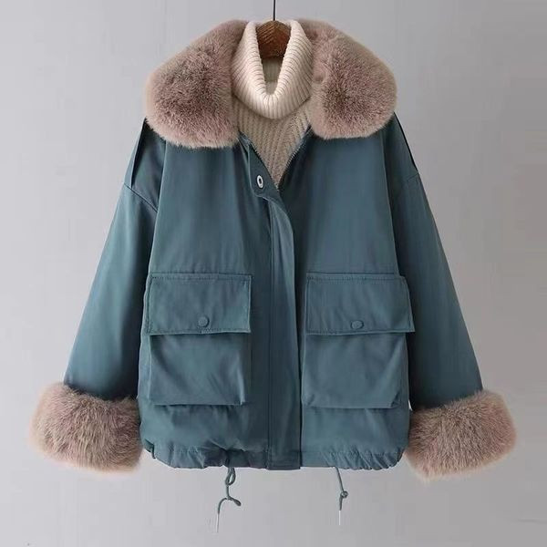 Női széles kabát zsebekkel és pehelyes