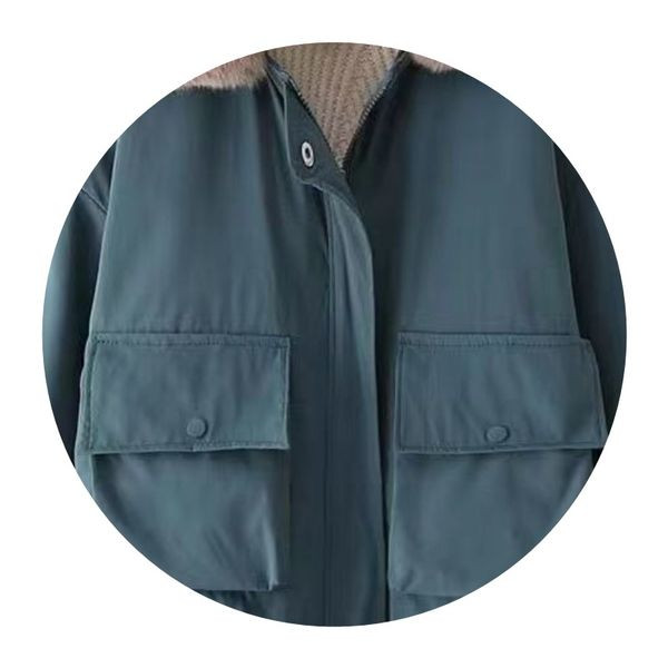 Női széles kabát zsebekkel és pehelyes