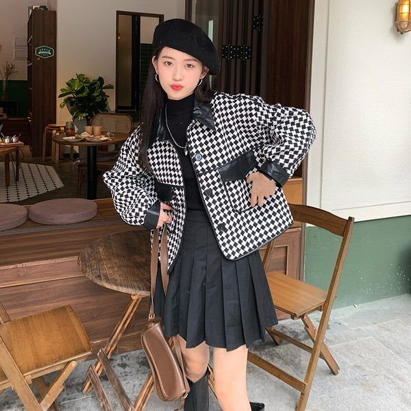 Retro modell női rövid kabát klasszikus gallérral