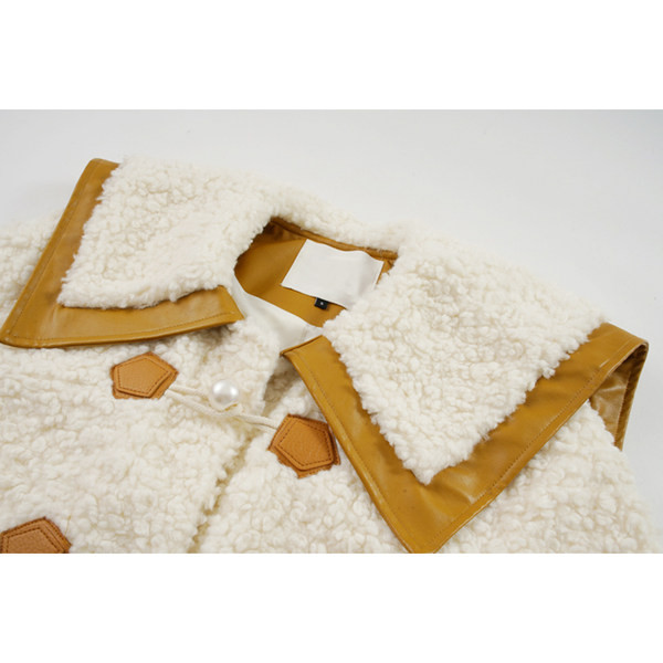 Női kabát klasszikus gallérral és gombokkal