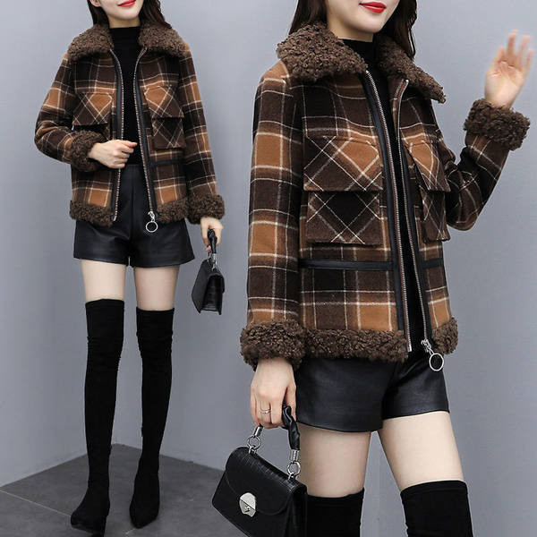 Kockás női kabát pehelygallérral és cipzárral