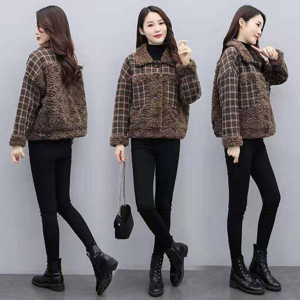 Meleg kockás kabát műszőrmével