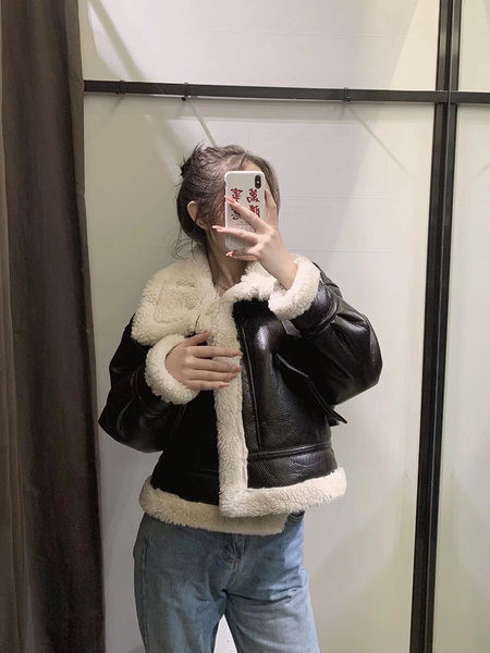 Női rövid kabát vastag bársony béléssel és zsebekkel