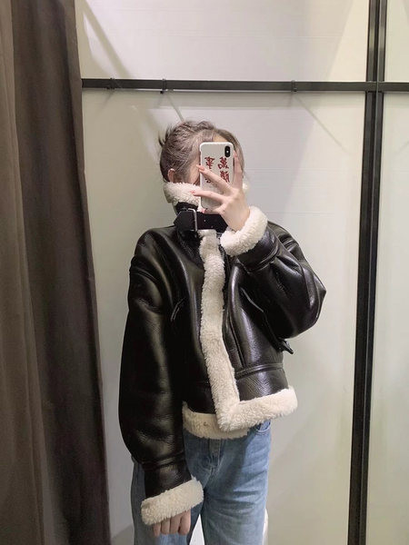 Női rövid kabát vastag bársony béléssel és zsebekkel