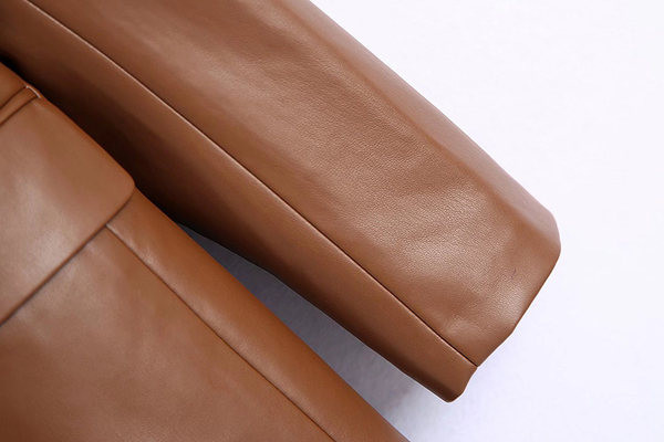 Modern női kabát eko bőrből, arany gombokkal