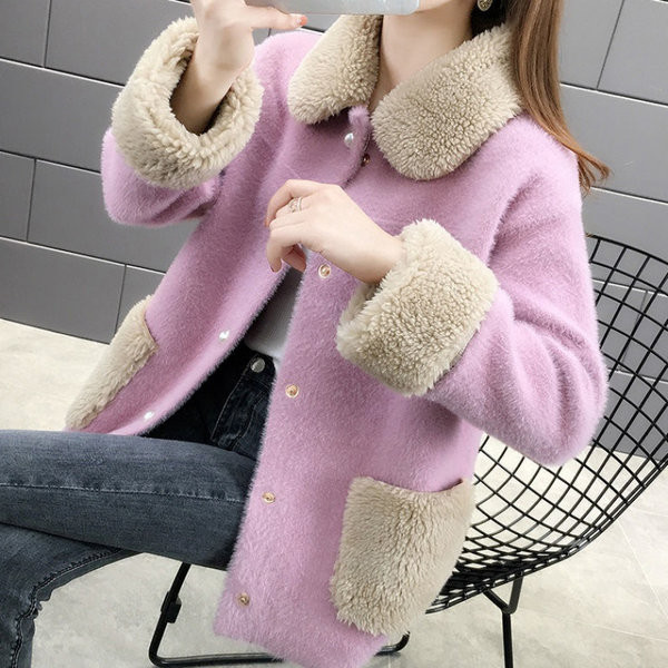 Női kabát gombokkal és pehelyes