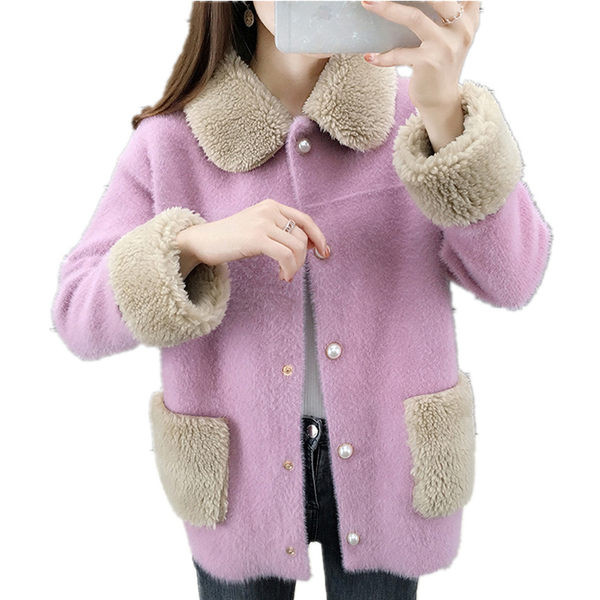 Női kabát gombokkal és pehelyes