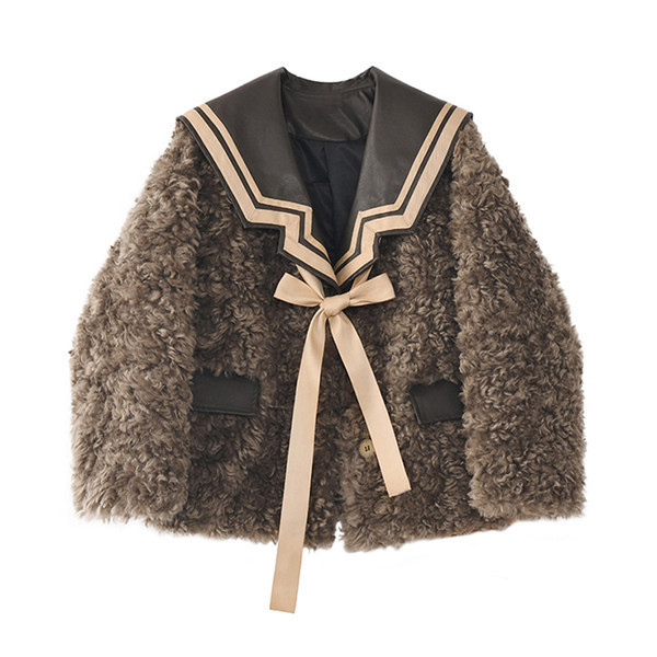 Модерни късо дамски палто с шпиц деколте