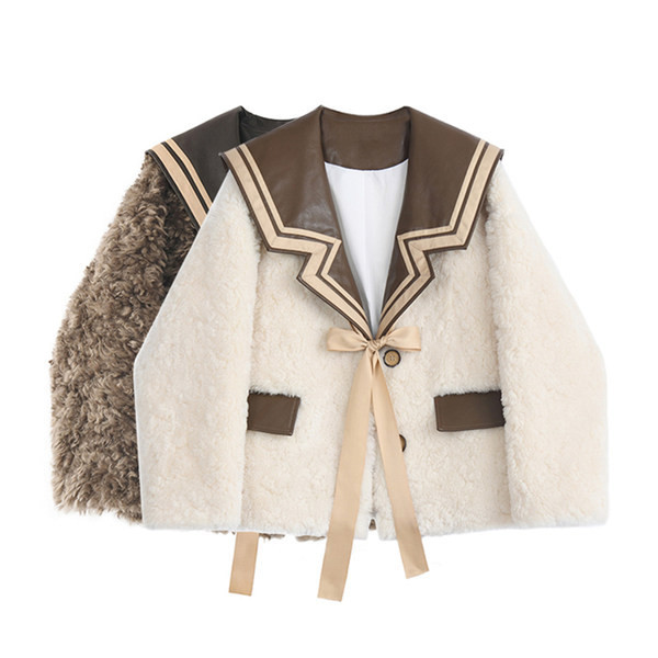 Модерни късо дамски палто с шпиц деколте