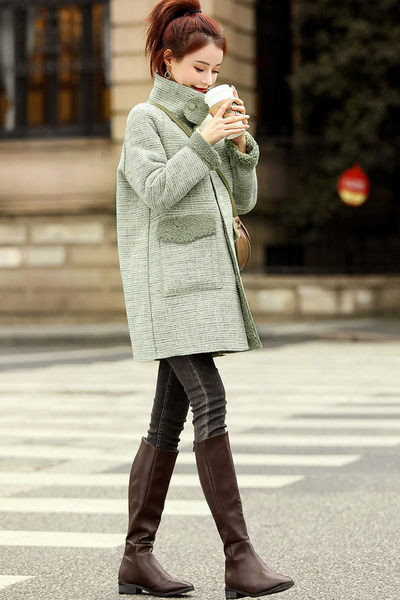 Női hosszú kabát magas gallérral