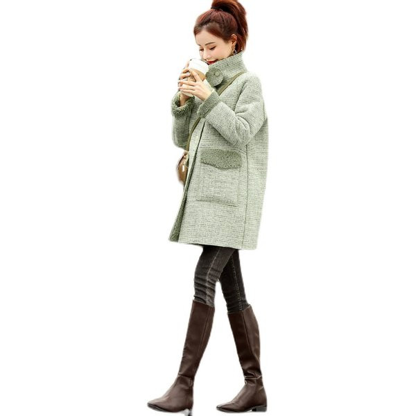 Női hosszú kabát magas gallérral