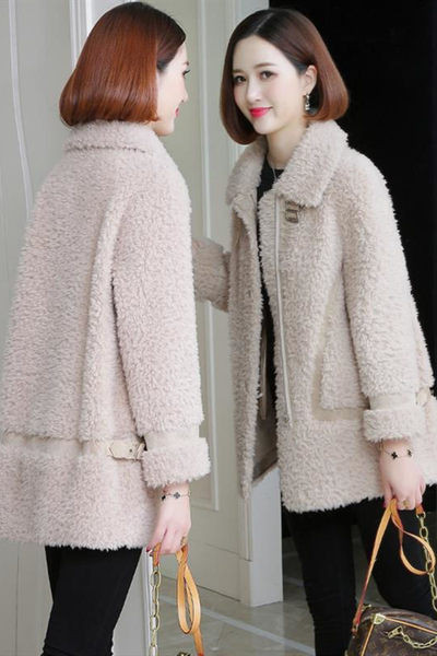 Női plüsskabát klasszikus gallérral és cipzárral