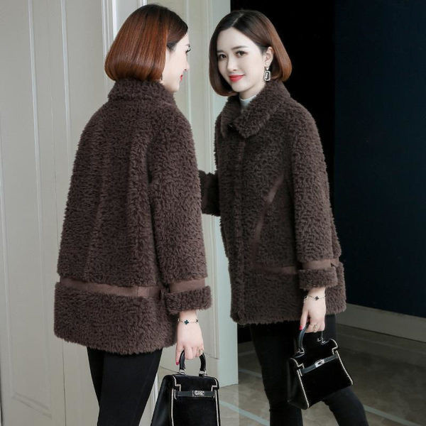 Női plüsskabát klasszikus gallérral és cipzárral