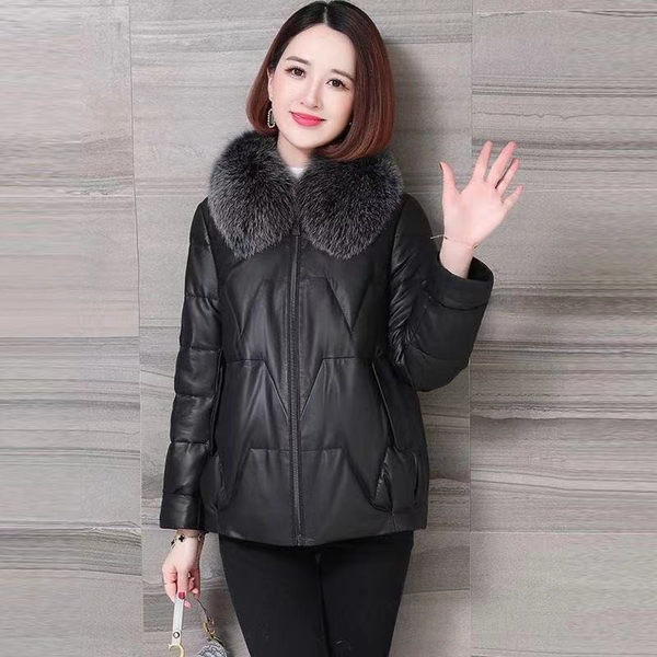 Női kabát tológallérral és zsebekkel