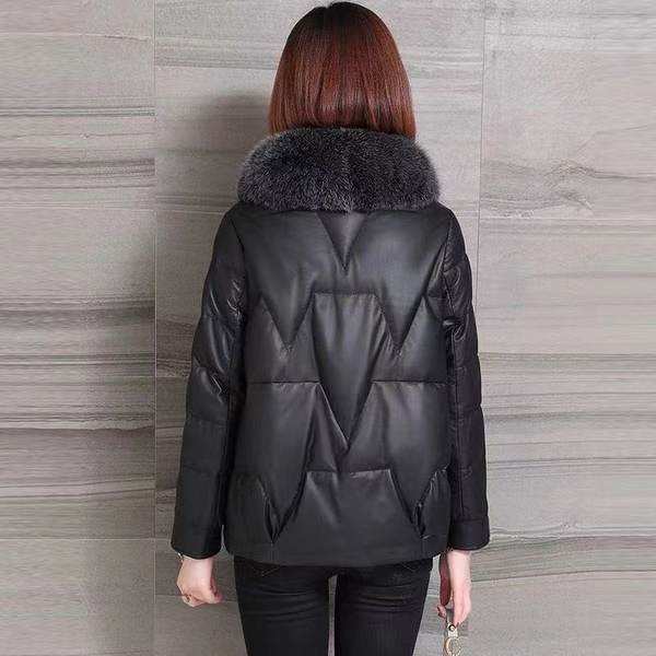 Női kabát tológallérral és zsebekkel