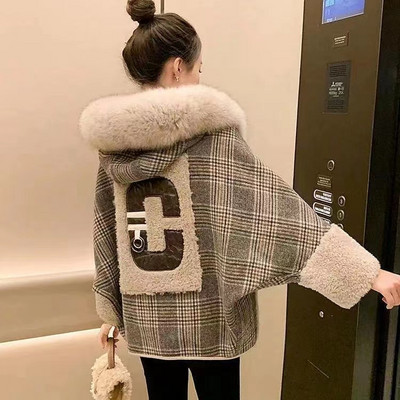 Geaca de iarna de dama model nou cu gluga si maneci largi