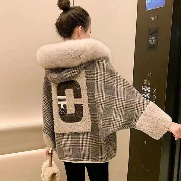 Geaca de iarna de dama model nou cu gluga si maneci largi