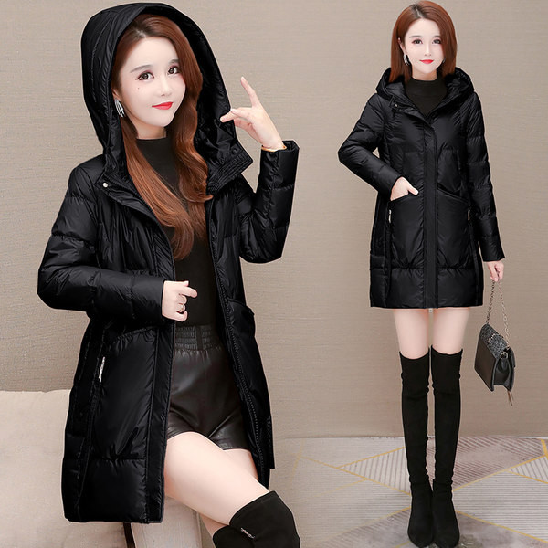 Női téli kabát kapucnival és zsebekkel