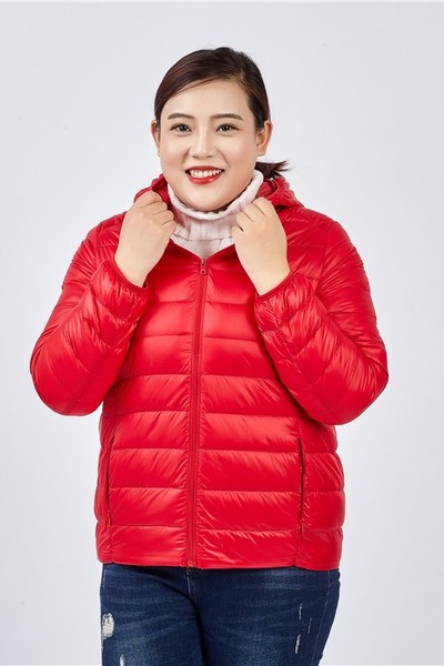 Egyszínű női kabát kapucnival és cipzárral