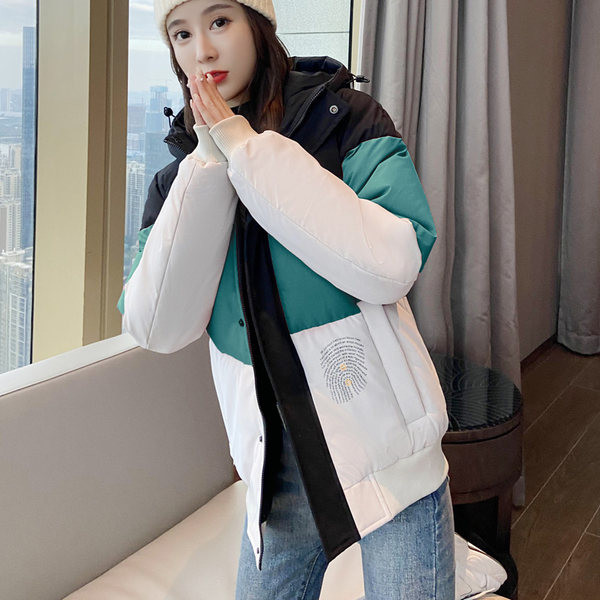 Jachetă largi de damă, cu glugă și nasturi