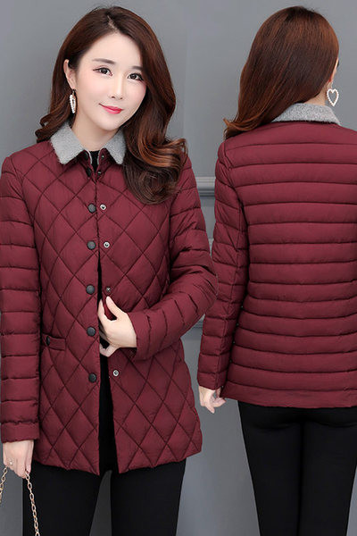 Geaca matlasata de dama model montata cu nasturi