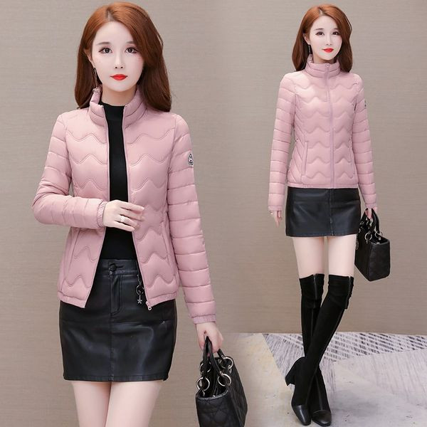 Rövid női kabát cipzárral és magas gallérral