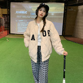 Steppelt kabát alacsony gallérral és cipzárral