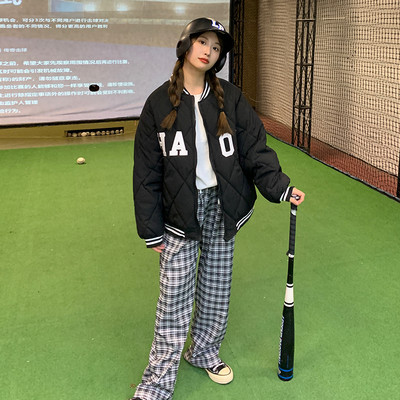 Steppelt kabát alacsony gallérral és cipzárral