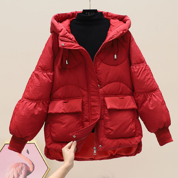 Aszimmetrikus női téli kabát kapucnival piros és fekete színben