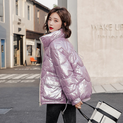 Széles modell női téli kabát magas gallérral és fűzővel