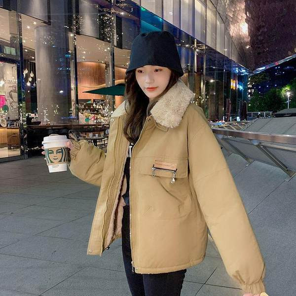 Női alkalmi kabát mentes modell cipzárral és zsebekkel